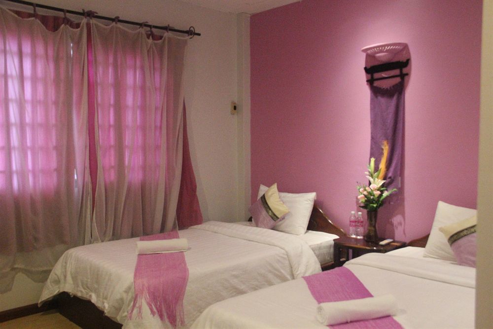 Route 66 Music Restaurant & Hostel Siem Reap Exterior photo