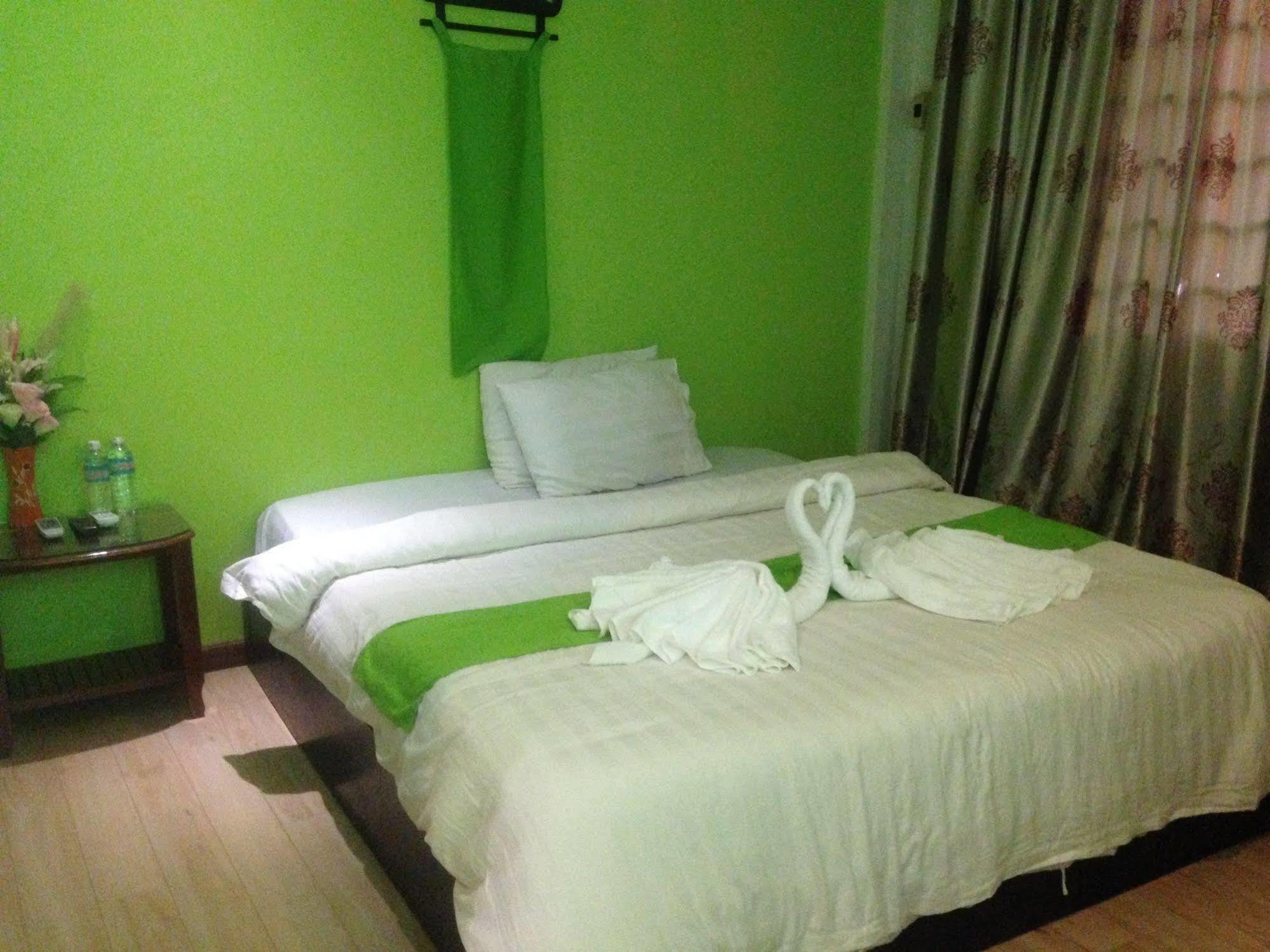 Route 66 Music Restaurant & Hostel Siem Reap Exterior photo