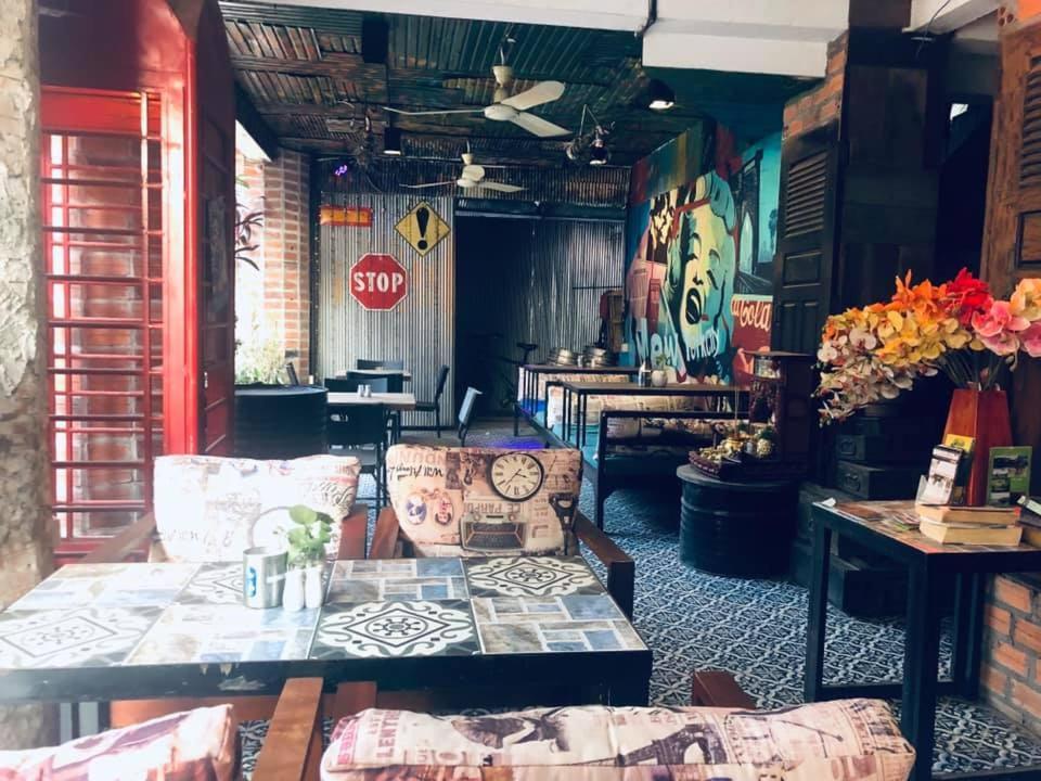 Route 66 Music Restaurant & Hostel Siem Reap Exterior photo